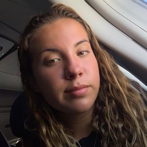 Meet your Posher, Caitlin